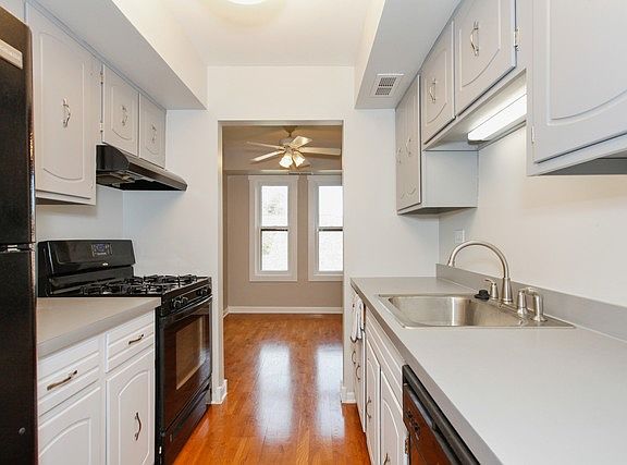 4th image of 2222 Country Club Dr APT 22