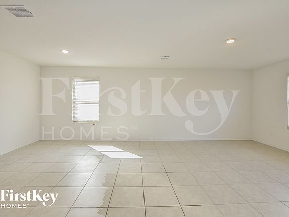4th image of 1069 Crestview Dr