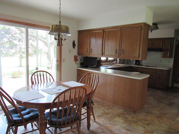 5th image of 1007 Riverview Dr