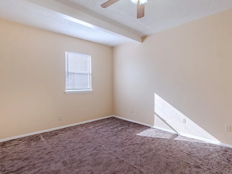 1121 Wallace St — Photo 12