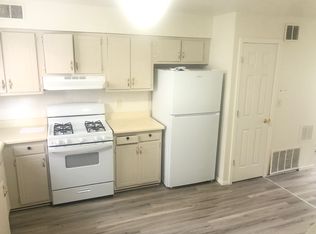 808 E Washington St APT 3, Bloomington, IL 61701