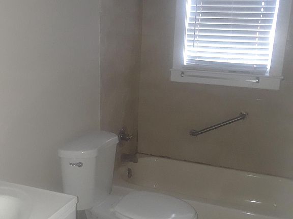3rd image of 1010 G Ave