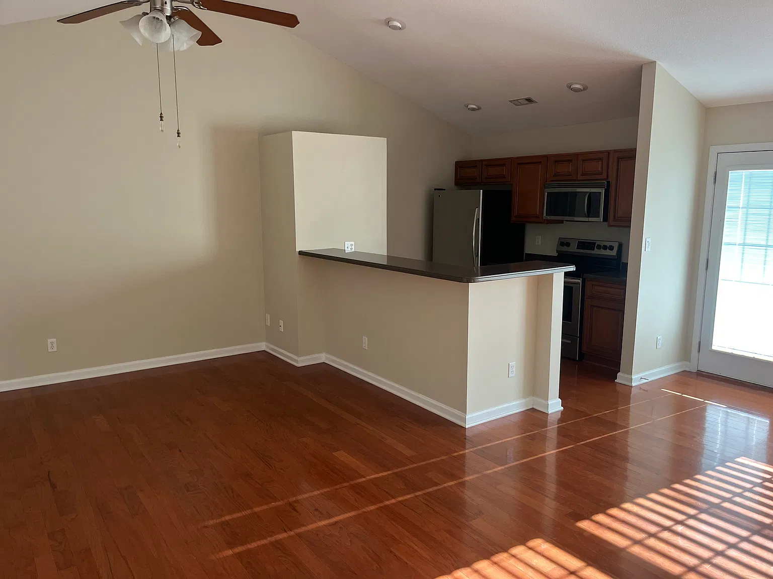 2 bed, 1168 sqft, $1,850 — Photo 2