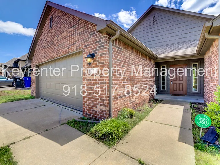 1911 W Canton Pl — Photo 6