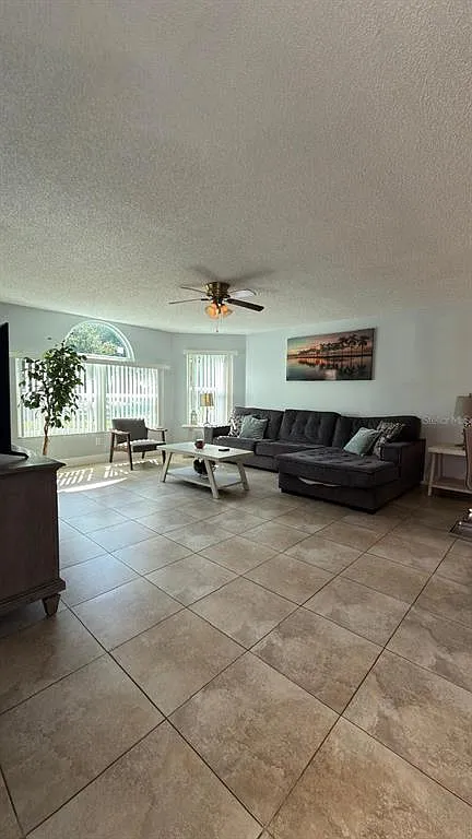3 bed, 2.0 bath, 1220 sqft, $2,100 — Photo 2