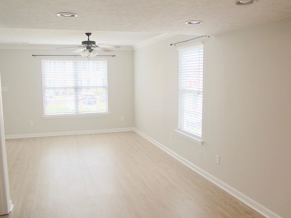 1st image of 102 Old Tavern Cir