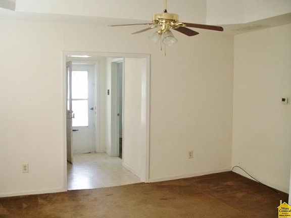 3rd image of 1911 S Quincy Ave