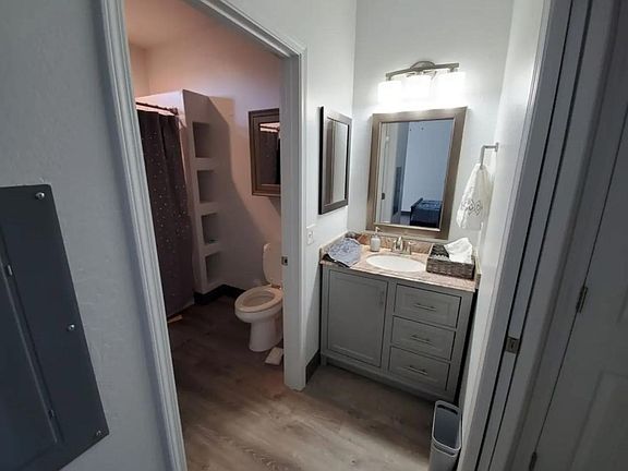 4th image of 521 E Mission Ln #18
