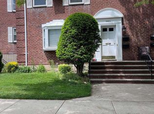 261-01 Langston Ave, Glen Oaks, NY 11004