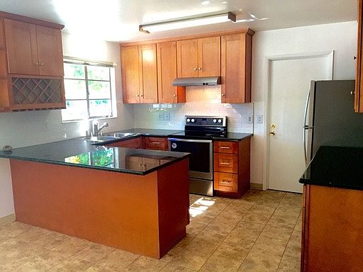 3rd image of 102 Lester Ln