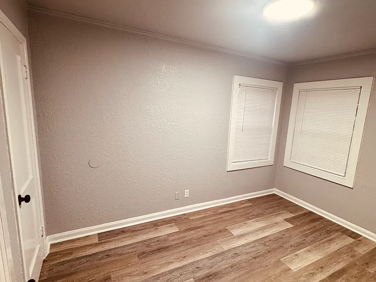 2040 E Woodrow St — Photo 9