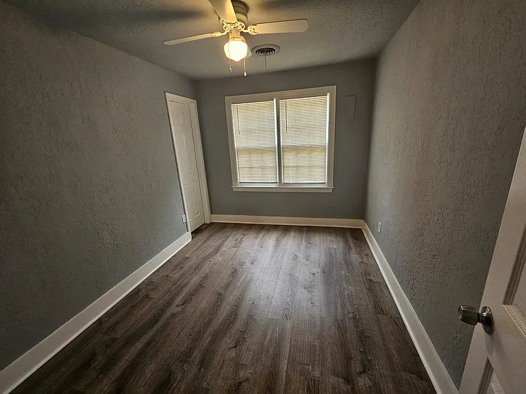 2107 NW Baltimore Ave — Photo 5