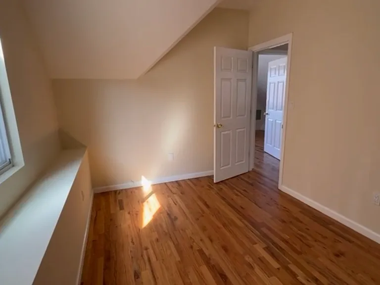 226 Benziger Ave — Photo 6