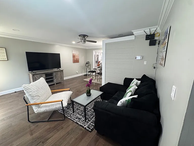 4736 Walden Pond Dr — Photo 8