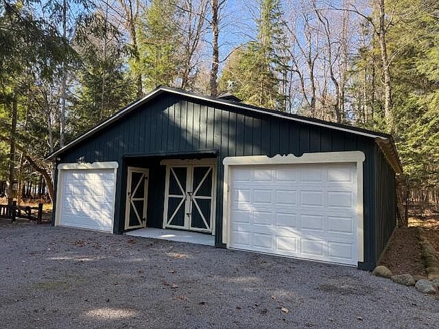 2nd image of 171 Eagle Point Rd