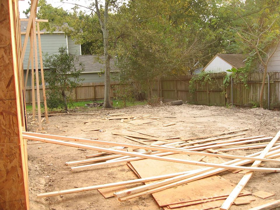 Huge backyards!!