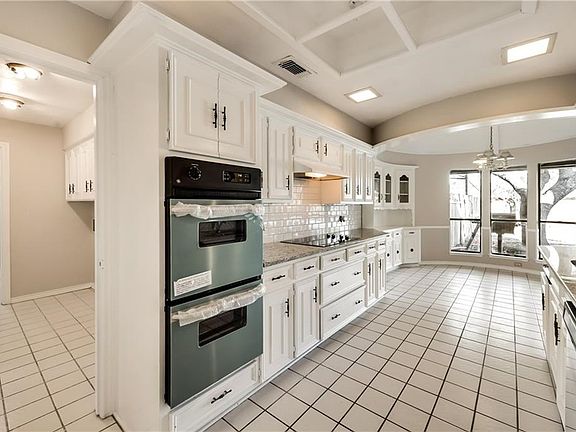 Love to cook?  You'll enjoy having these double ovens in the kitchen!