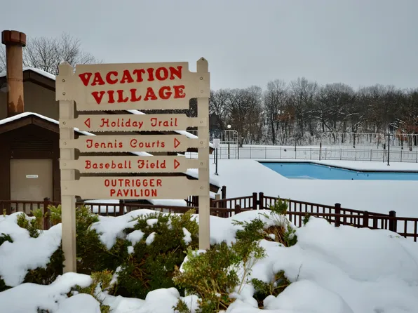 45 Nassau Colo APT 7, Fox Lake, IL 60020