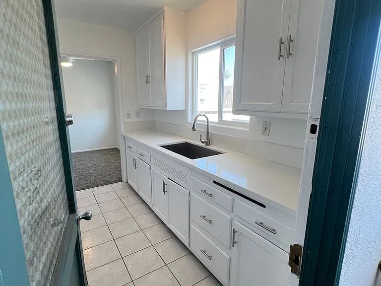1935 Cloverfield Blvd — Photo 2