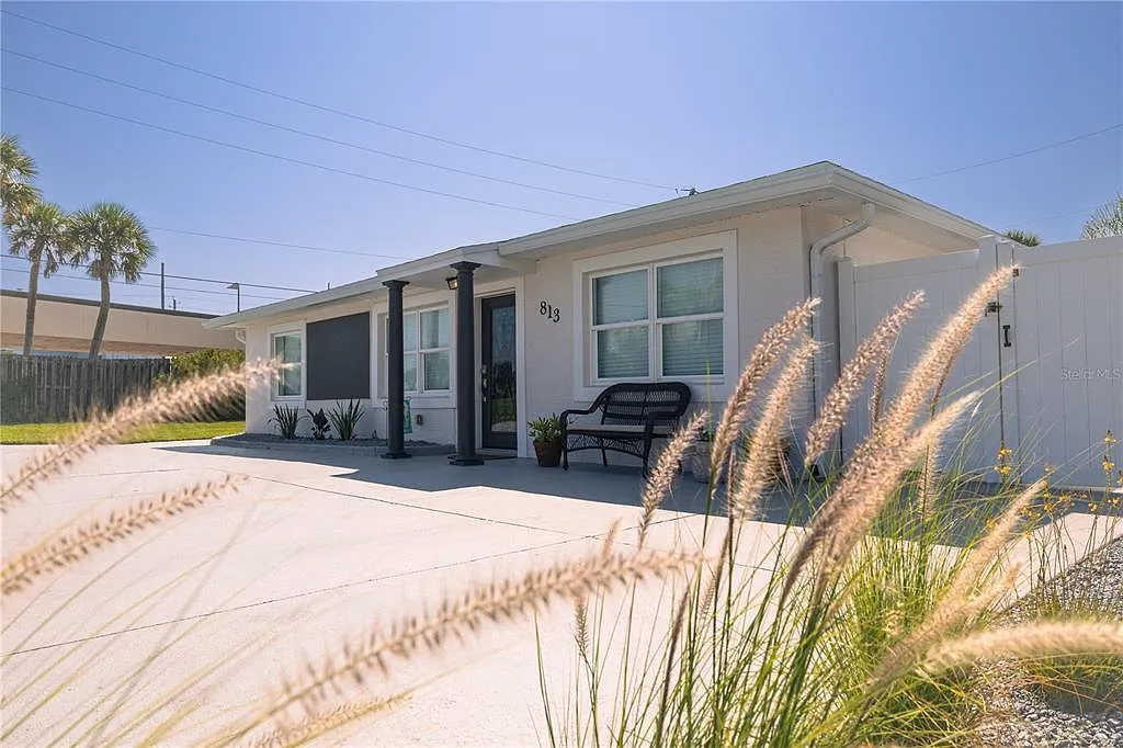 3 bed, 2.0 bath, 1558 sqft, $5,000 — Photo 4
