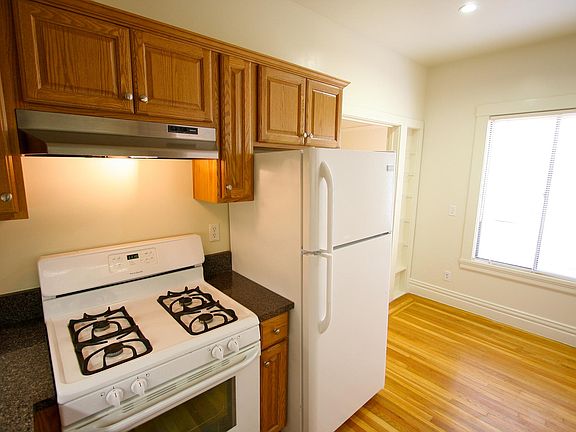 2nd image of 2755 Franklin St APT 4