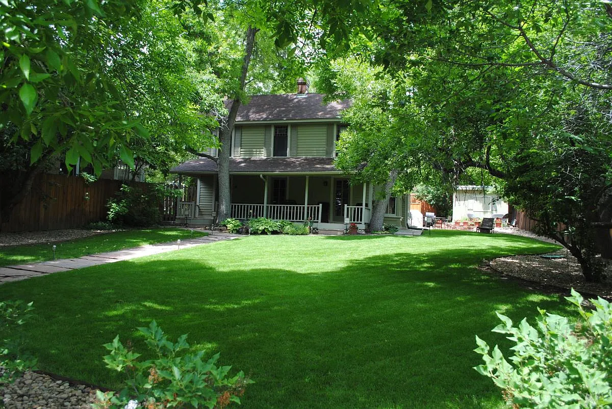 Building Photo - 935 Spruce St #1