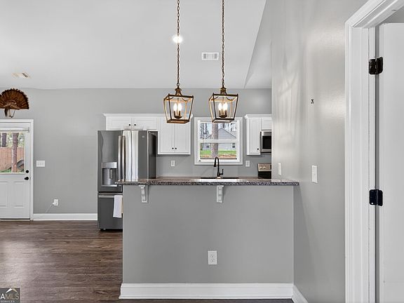5th image of 184 King Farm Rd