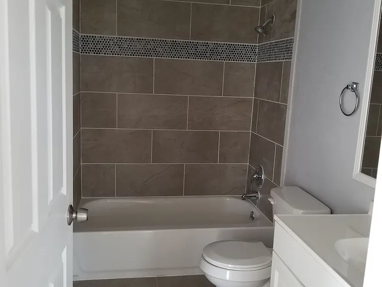 511 E Sayers Ave — Photo 2