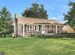 77 Ridgeview Rd, Seven Valleys, PA 17360