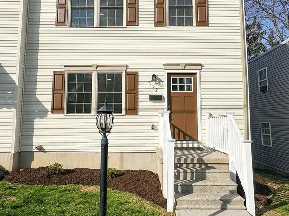 552 Locust St, Hanover, PA 17331