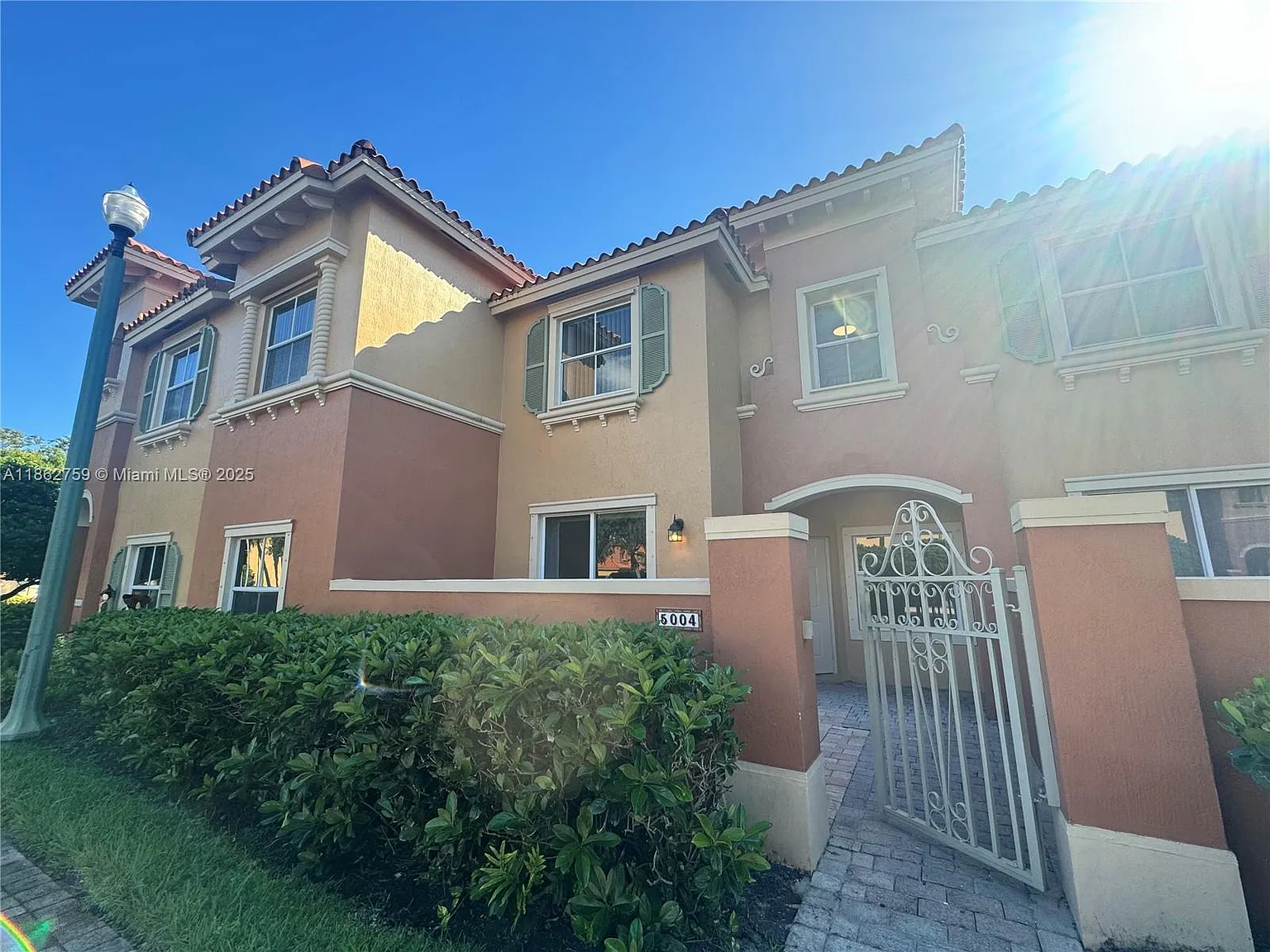 3 bed, 1391 sqft, $2,900 — Photo 1