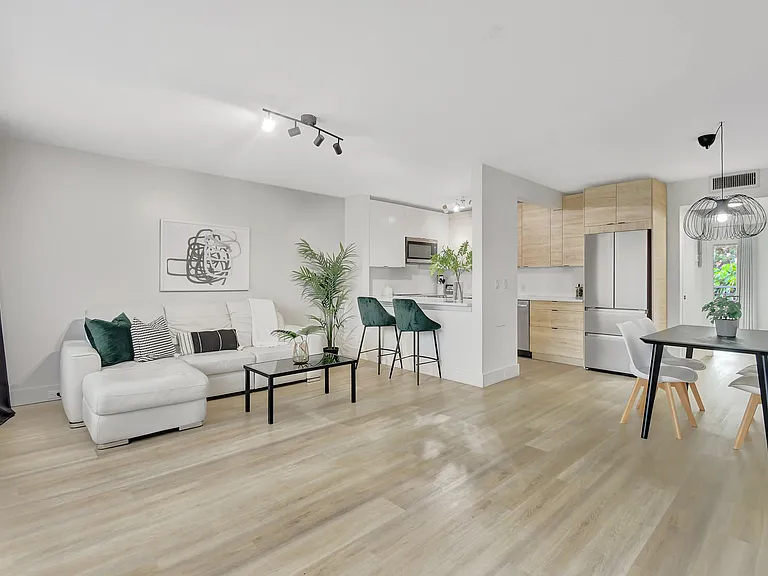 111 Mansfield Dr #C-building C — Photo 1