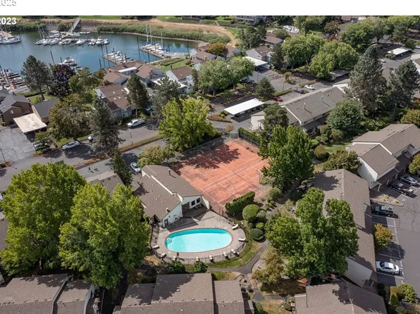 11926 N Jantzen Beach Ave, Portland, OR 97217