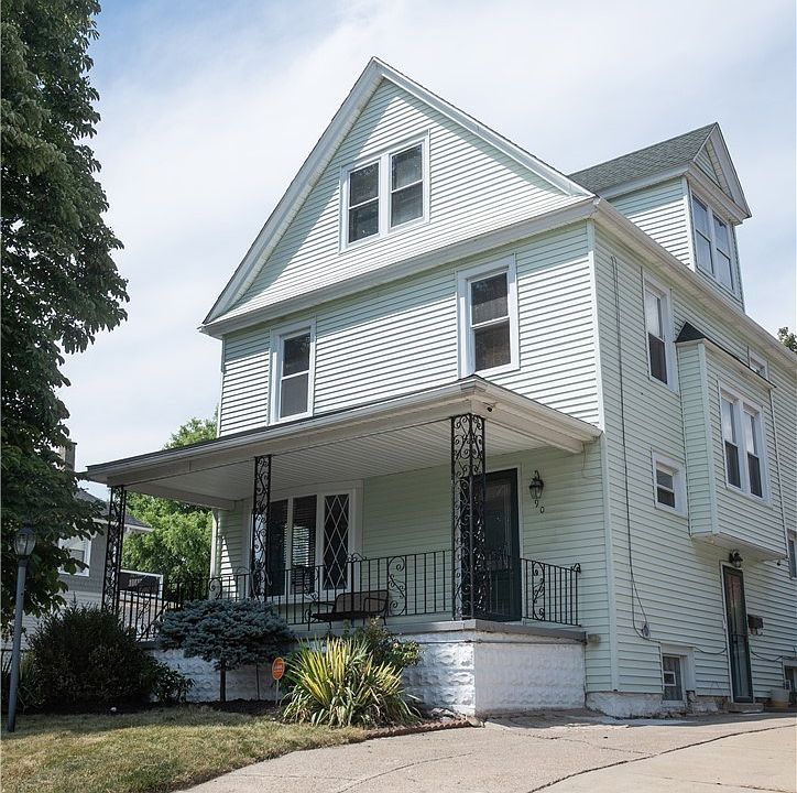 1st image of 90 Hedley Pl