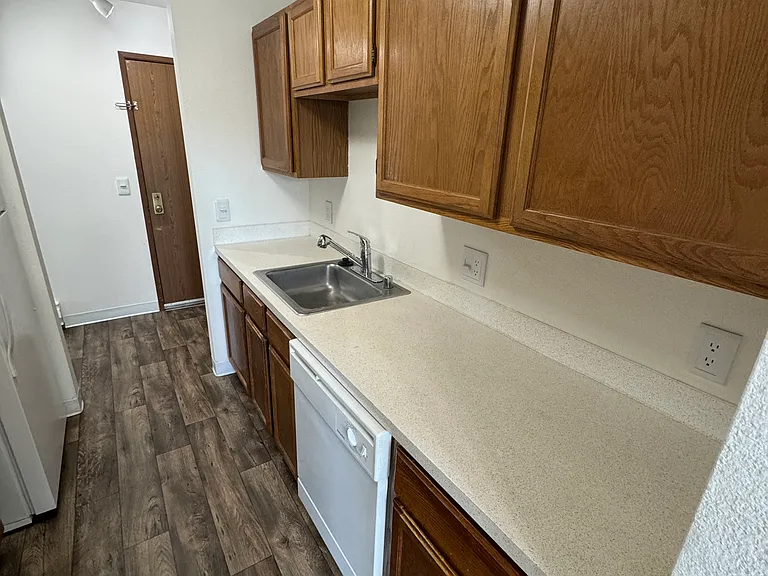 Bryn Mawr Plaza Apartments — Photo 28