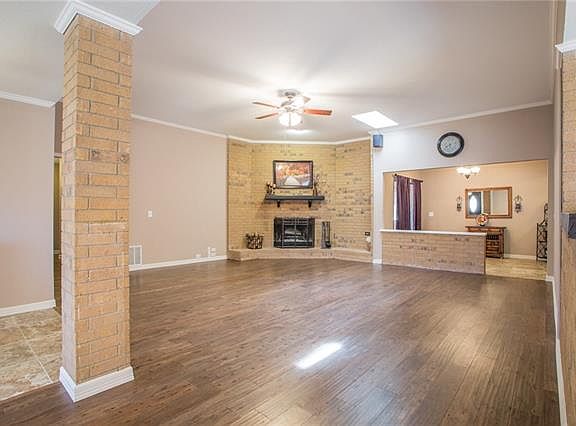 2nd image of 718 Willow Brook Dr