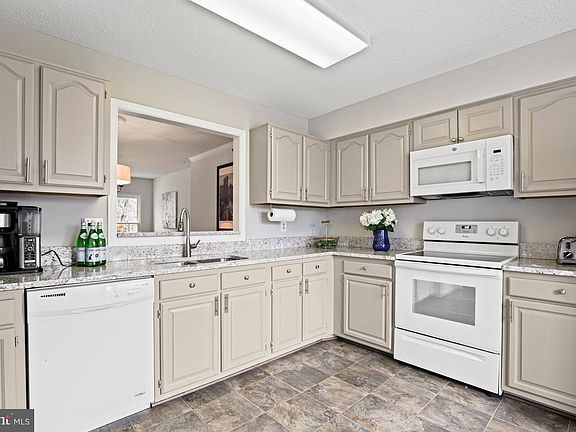 3rd image of 7235 Whitlers Creek Dr