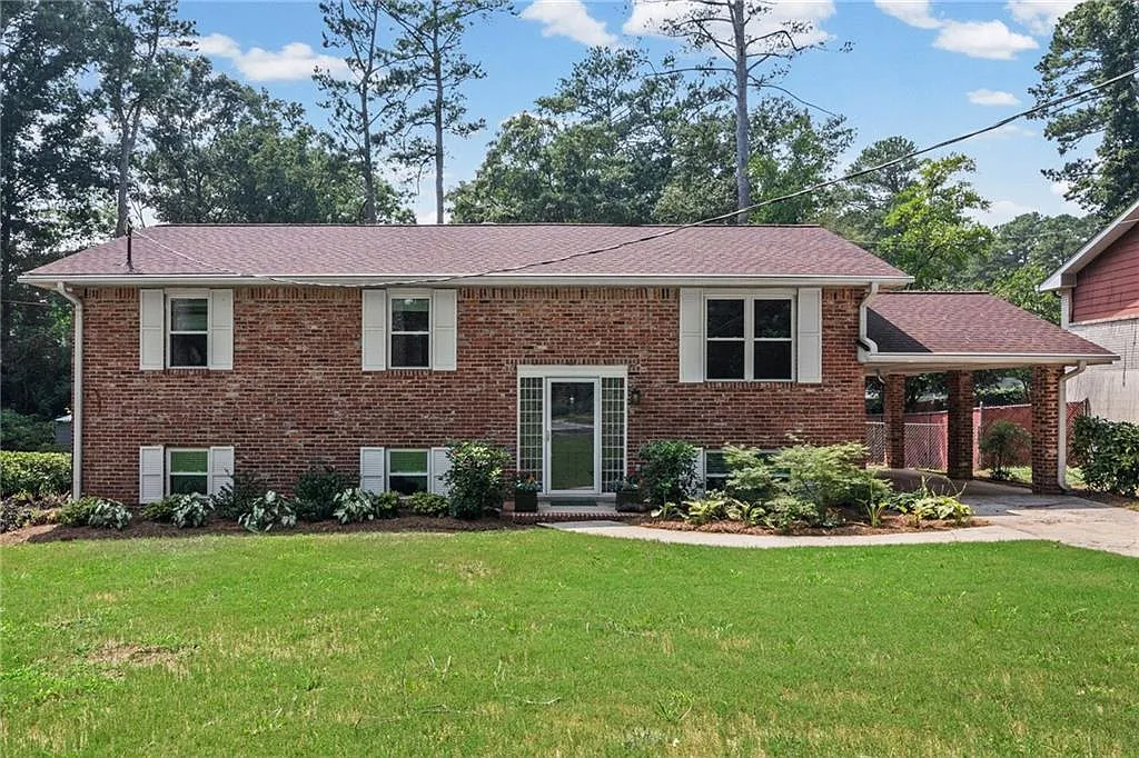 4 bed, 2.0 bath, 2160 sqft, $2,650 — Photo 1