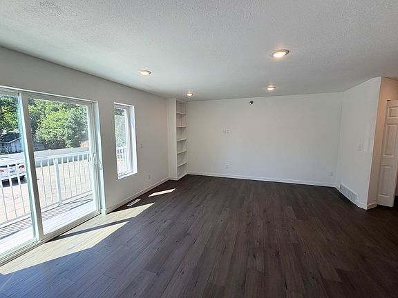 5th image of 605 11th St S APT 03