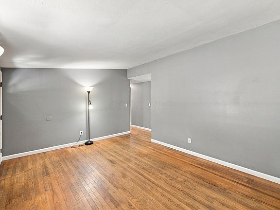 5th image of 15 Carlisle Ave