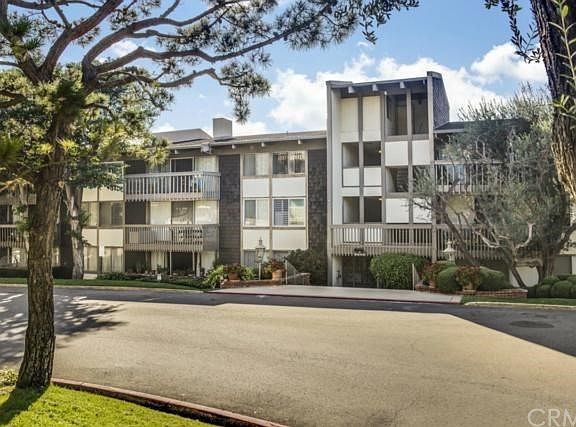 5th image of 6542 Ocean Crest Dr APT B304