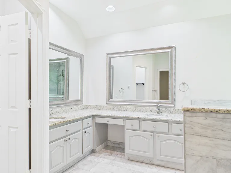 1405 Meadowbrook Dr — Photo 9