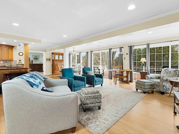 3rd image of 25 Manor House Rd