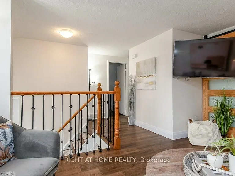 554 Halberstadt Cir — Photo 10