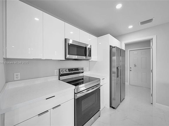 5th image of 1421 NW 7th Pl