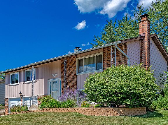 2nd image of 1312 Bradley Ln