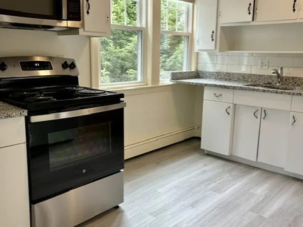 352 Thoreau St, Concord, MA 01742