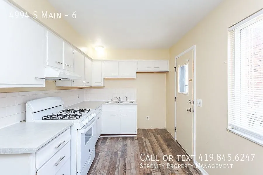 Coming Soon! Charming Two Bed Townhome in Sylvania — Photo 3