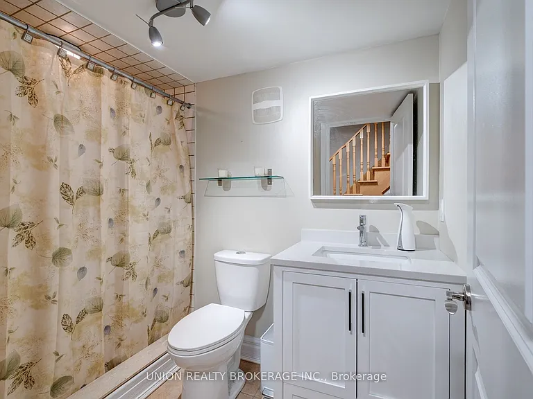 77 Logan Ave — Photo 24