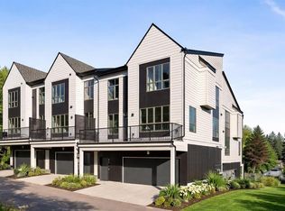 604 SW Sovereign Cmn SW, Calgary, AB T3C 3Y3